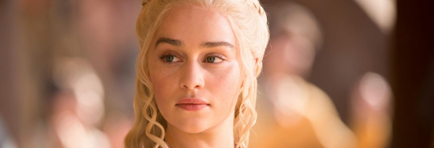 Game of Thrones: Emilia Clarke racconta le Differenze tra il Cast Maschile e Femminile in fatto di comfort